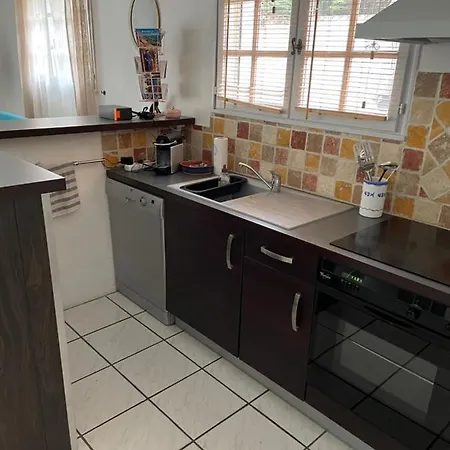 Appart. bas de villa de 50m2 avec parking privatif La Ciotat Extérieur photo