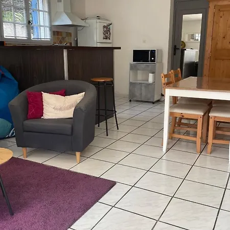 Appart. bas de villa de 50m2 avec parking privatif La Ciotat Extérieur photo